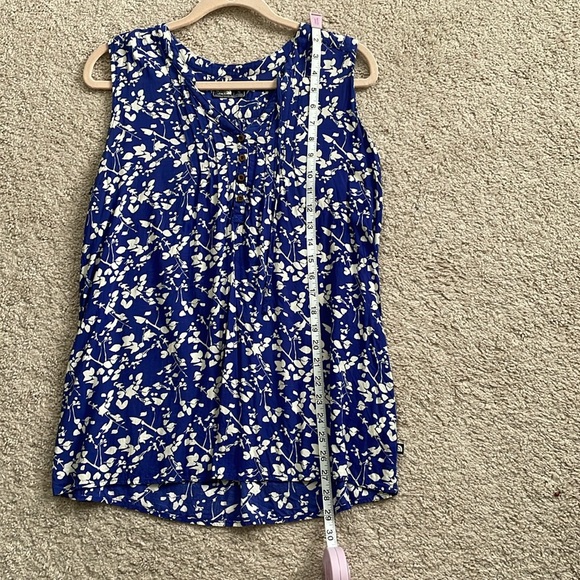 North Face top in blue and white pattern - Picture 7 of 9